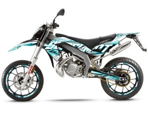 Dekor kit 50cc Shaker - Kompatibel mit Aprilia SX/RX 2006-2017 auf einem Motorrad mit dynamischem und farbenfrohem Design.