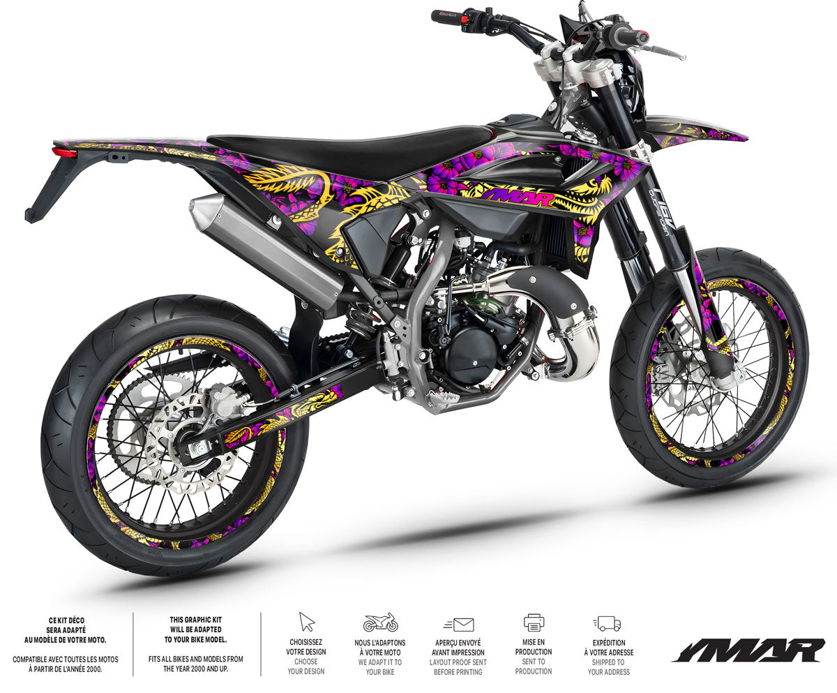 Kit déco Beta 50cc RR 2021-2025 DragoFlow sur une moto, design dynamique et visuel éclatant.