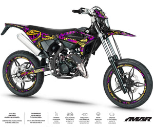 Dekor kit Beta 50cc RR 2021-2025 DragoFlow auf Motorrad mit aggressivem und farbenfrohem Design.