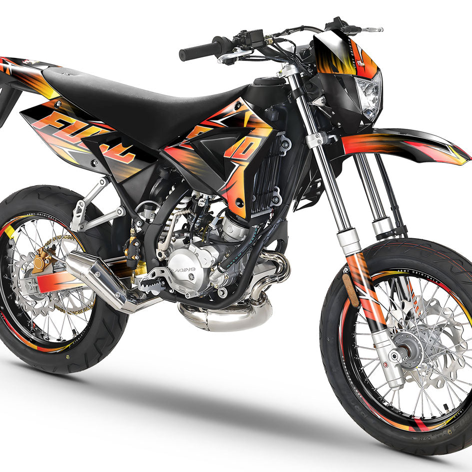 Dekor kit 50cc CPI SMX 2005-2015 Message Star auf einem stilvollen Supermoto-Motorrad angebracht.