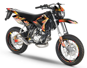 Dekor kit 50cc CPI SMX 2005-2015 Message Star auf einem stilvollen Supermoto-Motorrad angebracht.