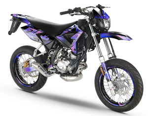 Dekor kit 50cc CPI SMX 2005-2015 Message Star auf Supermoto-Motorrad mit dynamischem Design.