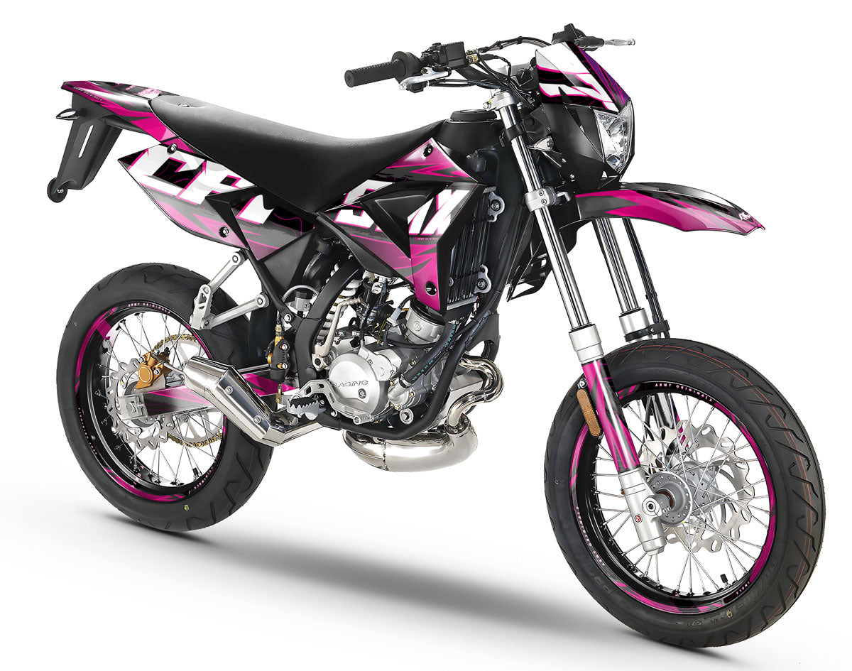 Kit déco 50cc CPI SMX 2005-2015 Magix sur moto supermotard avec design moderne en vinyle rose et noir.