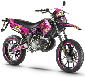 Dekor kit 50cc Derbi Senda xtreme 2011-2017 Miami Evo Design lebhaft und farbenfroh auf einem Motorrad.