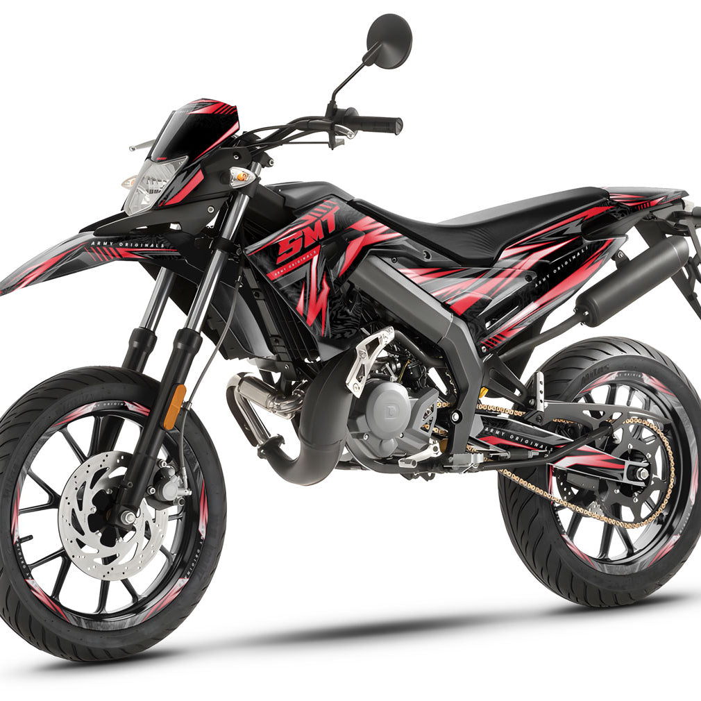 Deko-sett 50cc Gilera SMT 2018-2025 Alpha på motorsykkel med moderne design og aggressivt utseende.