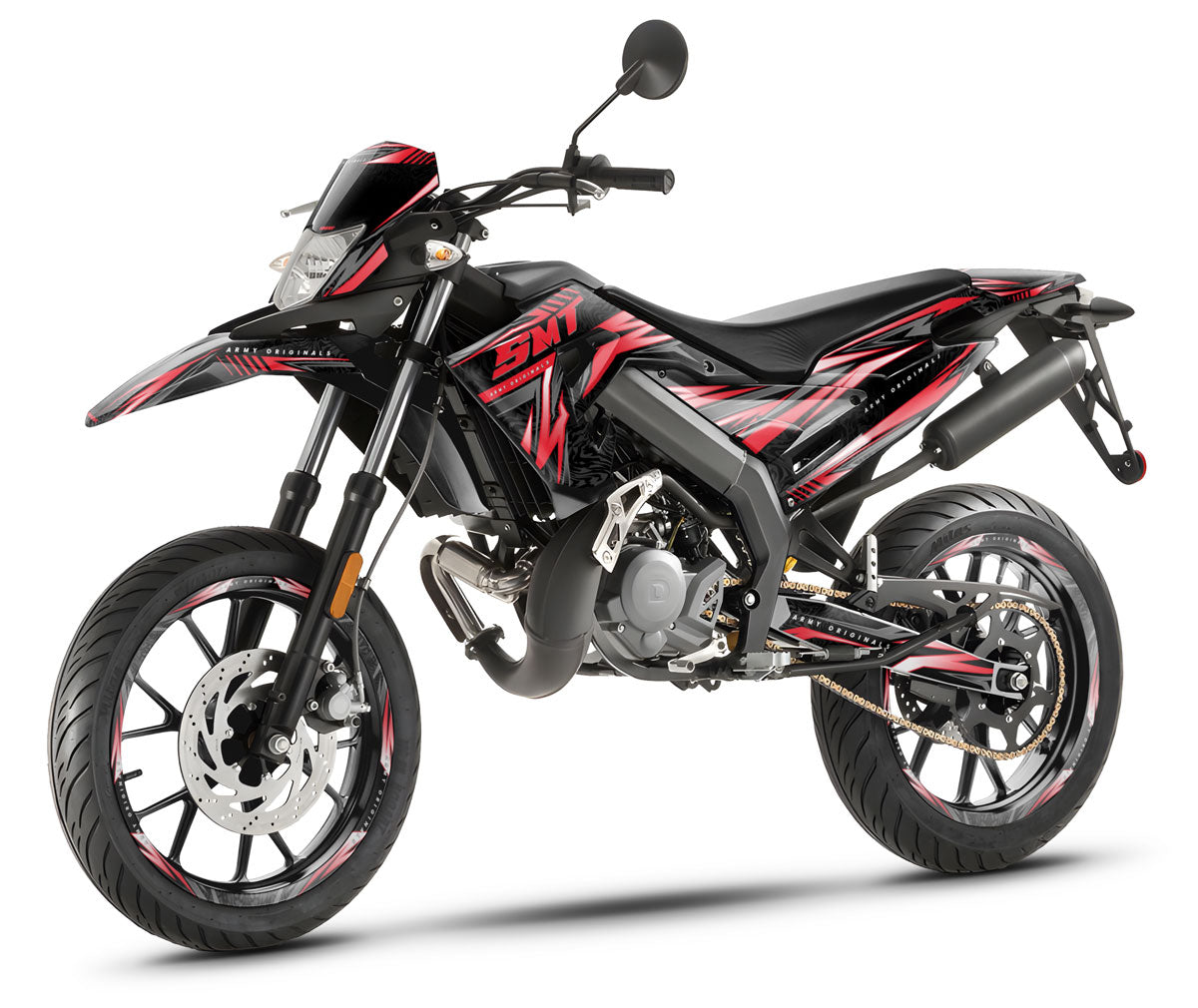 Deko-sett 50cc Gilera SMT 2018-2025 Alpha på motorsykkel med moderne design og aggressivt utseende.