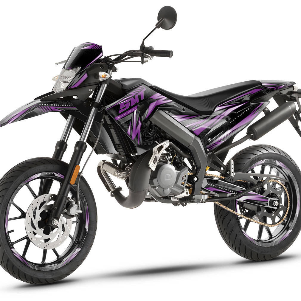 Deko-sett 50cc Gilera SMT 2018-2025 Alpha på en motorsykkel med moderne og slagkraftig design.