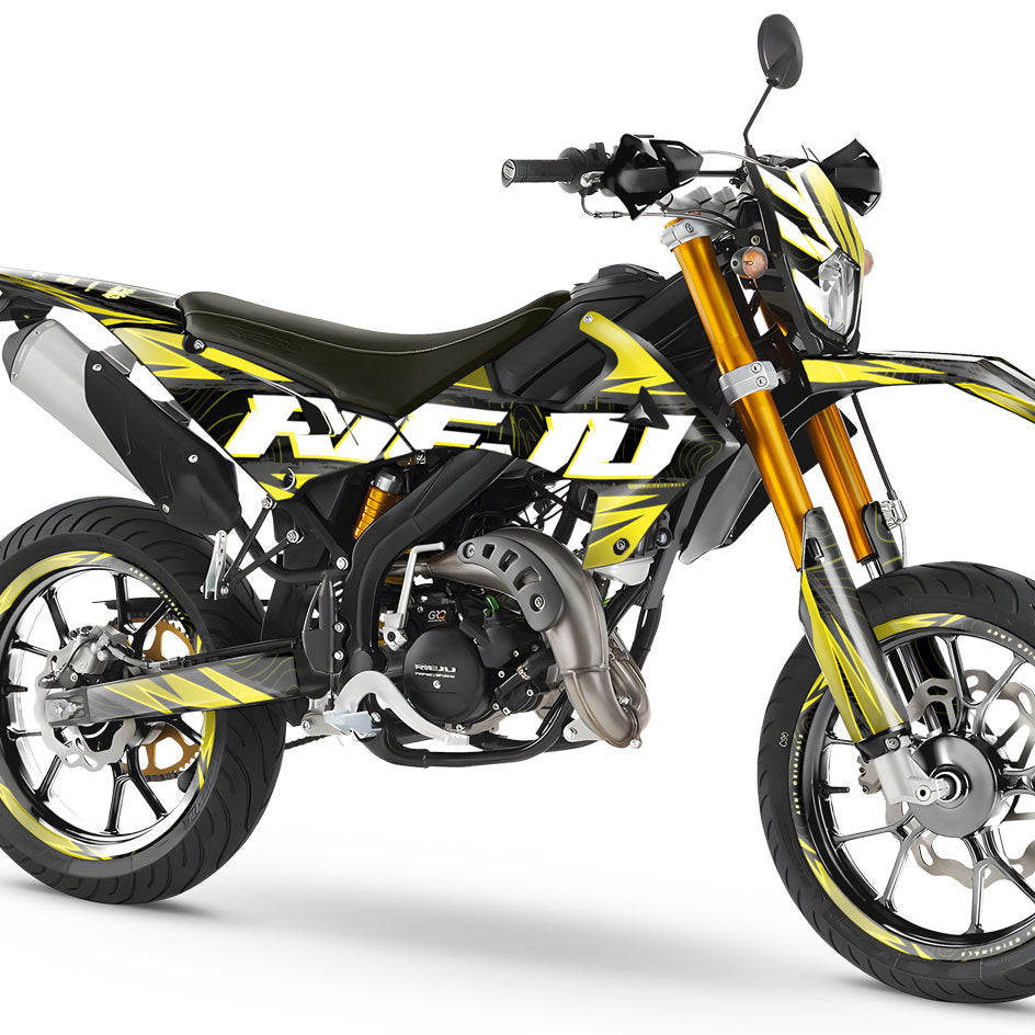 Kit pegatinas 50cc Rieju MRT 2022-2025 Magix en moto supermotard, diseño moderno y llamativo.