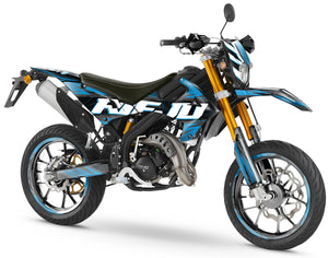 Kit pegatinas 50cc Rieju MRT 2022-2025 Magix aplicado en una motocicleta supermotard con un diseño azul elegante.