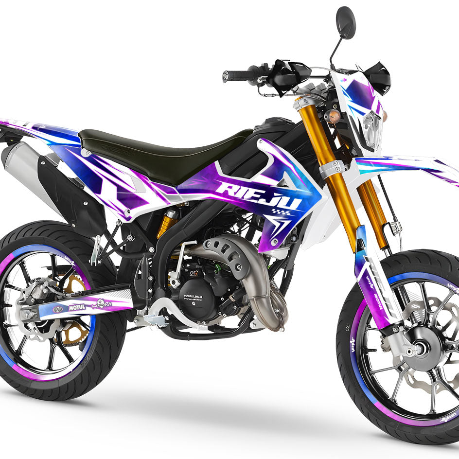 Kit pegatinas 50cc Rieju MRT 2022-2025 R-Force en una moto 50cc con diseño gráfico dinámico.