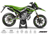 Kit déco 50cc Derbi Senda xtreme 2018-2025 Sanary sur moto verte et noire, montrant design graphique moderne.