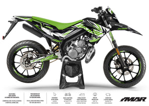 Kit déco 50cc Derbi Senda xtreme 2018-2025 Arko sur moto supermotard avec design moderne et audacieux.