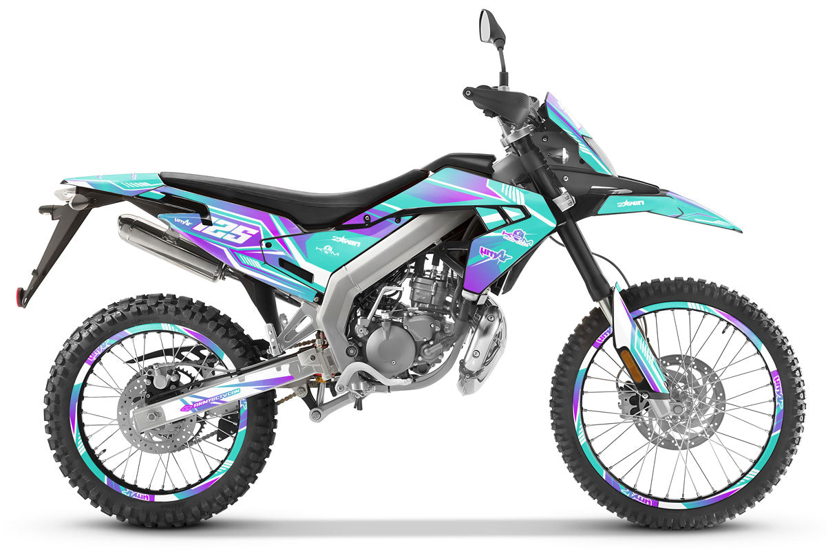 Kit déco Aprilia RX 50cc 2018-2025 MX Sky design vibrant sur une moto tout-terrain.