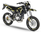 Kit déco 50cc CPI SMX 2005-2015 Alpha installed on a supermotard motorcycle in striking black and yellow design.