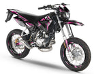 Kit déco 50cc CPI SMX 2005-2015 Alpha sur moto supermotard avec design moderne et audacieux.