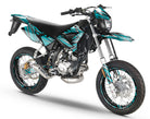 Kit pegatinas 50cc CPI SMX 2005-2015 Cutvector aplicado en una motocicleta supermotard que muestra un diseño dinámico.