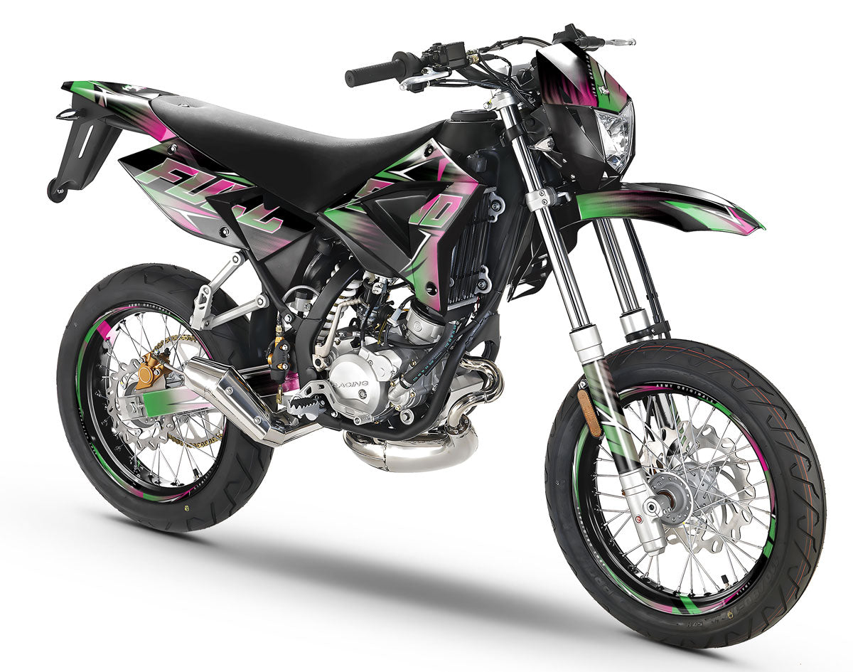 Dekor kit 50cc CPI SMX 2005-2015 Message Star individuelles Design auf einem Supermoto-Motorrad.