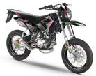 Dekor kit 50cc CPI SMX 2005-2015 Message Star individuelles Design auf einem Supermoto-Motorrad.
