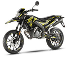 Deko-sett 50cc Gilera SMT 2018-2025 Alpha på motorsykkel, moderne og kraftfullt grafisk design.